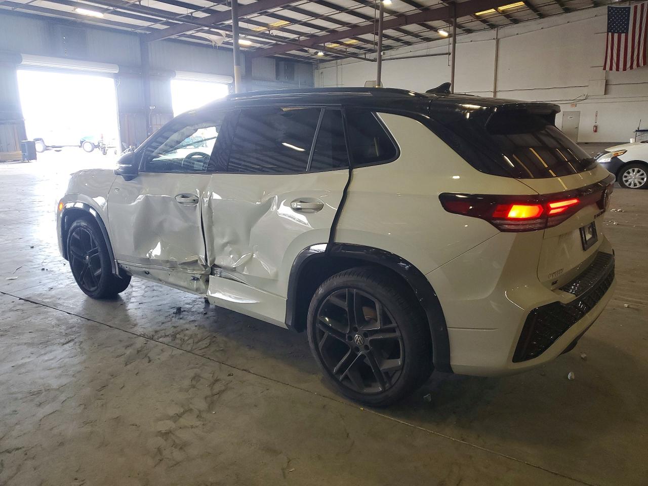 2026 VOLKSWAGEN TIGUAN SE R-LINE BLACK — снимка 2