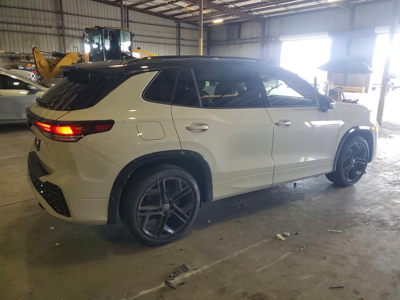 2026 VOLKSWAGEN TIGUAN SE R-LINE BLACK — снимка 3