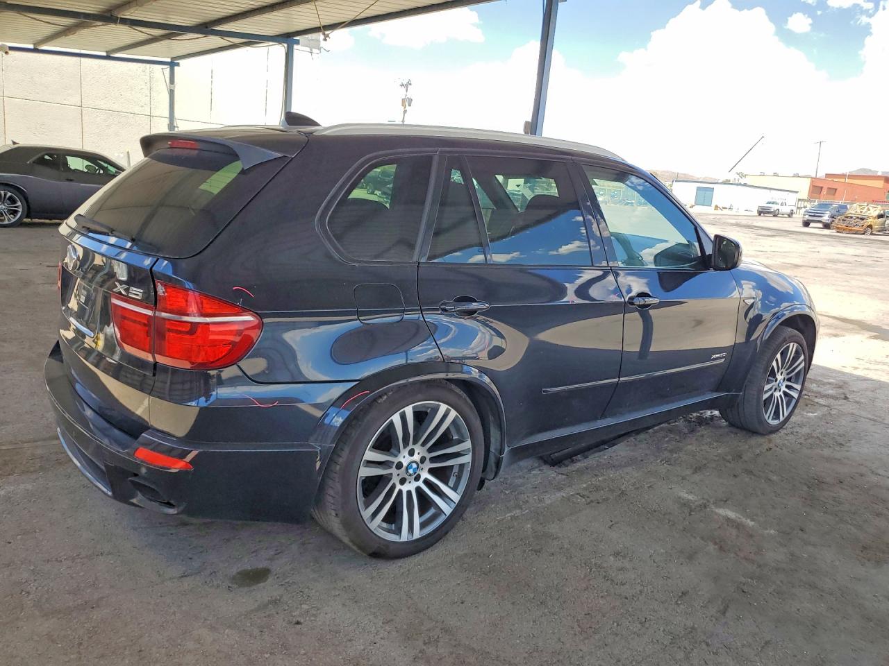 2013 BMW X5 XDRIVE50I — снимка 3