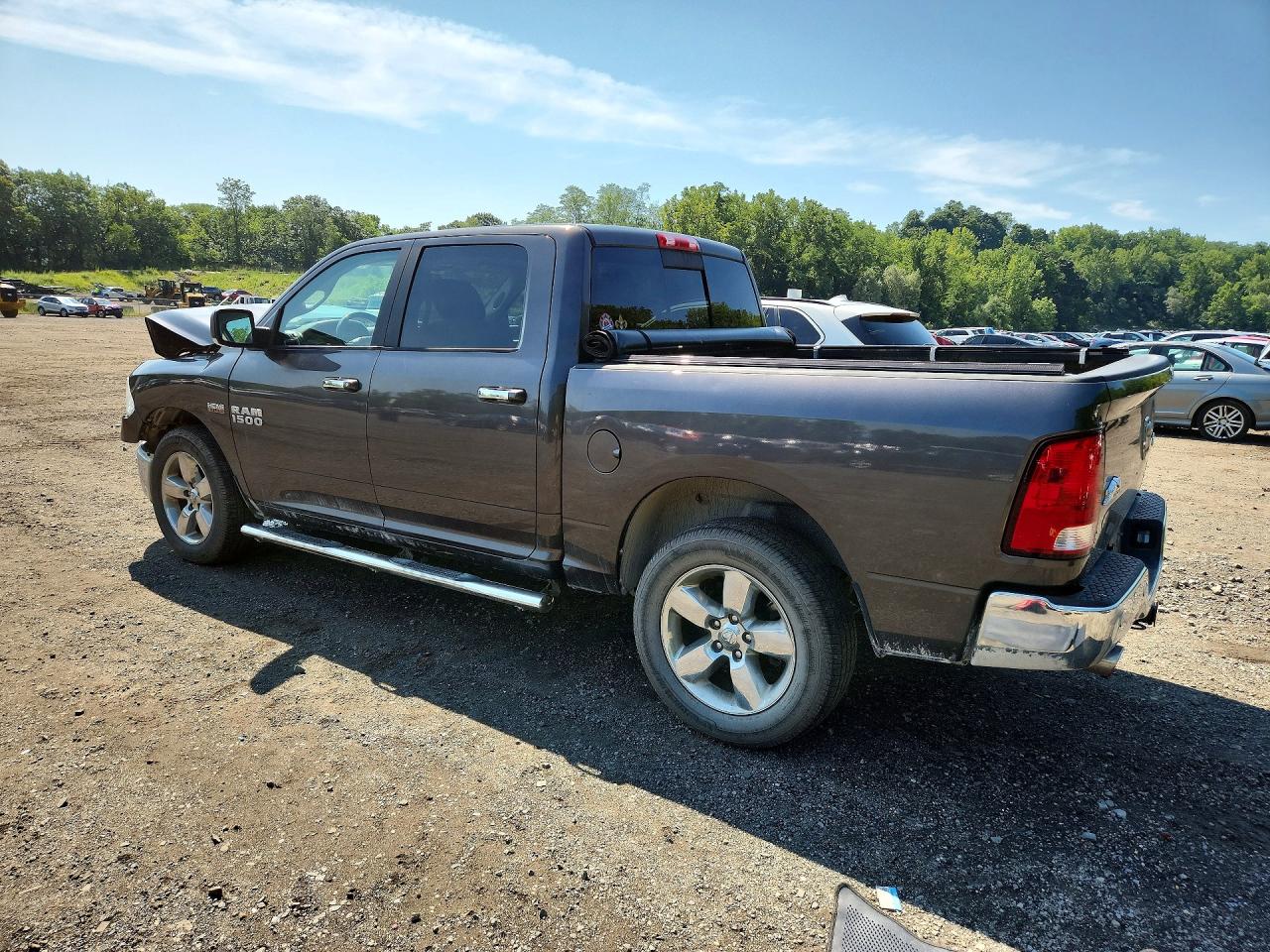 2017 RAM 1500 SLT — снимка 2