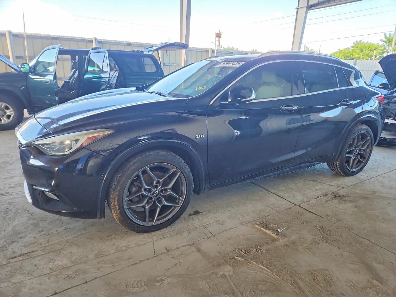 2017 INFINITI QX30 BASE
