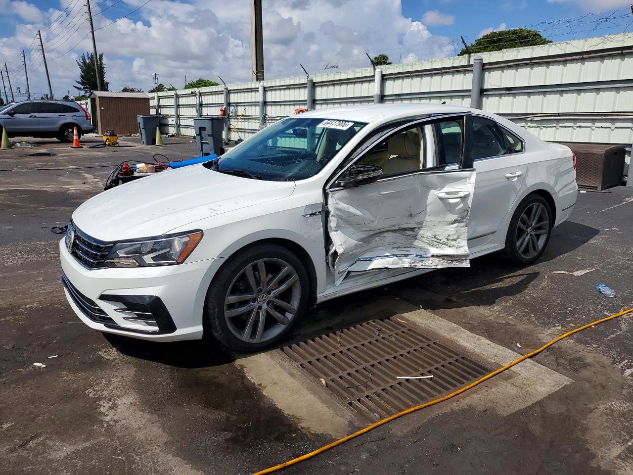 2017 VOLKSWAGEN PASSAT R-LINE
