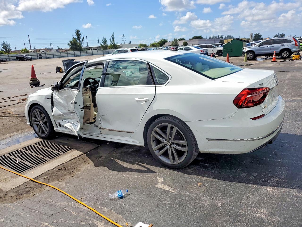 2017 VOLKSWAGEN PASSAT R-LINE — снимка 2