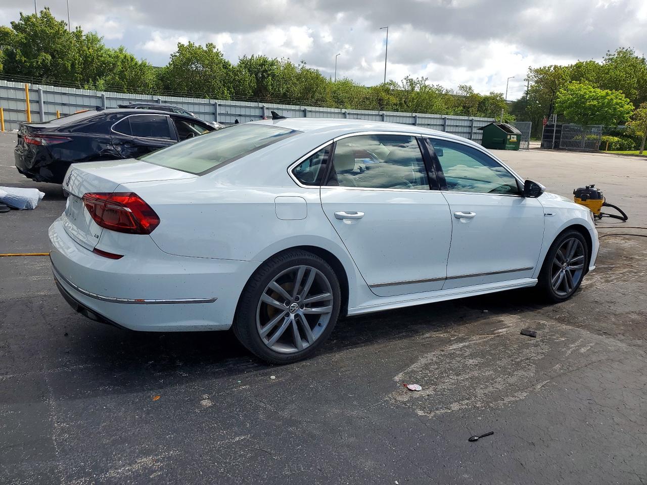 2017 VOLKSWAGEN PASSAT R-LINE — снимка 3