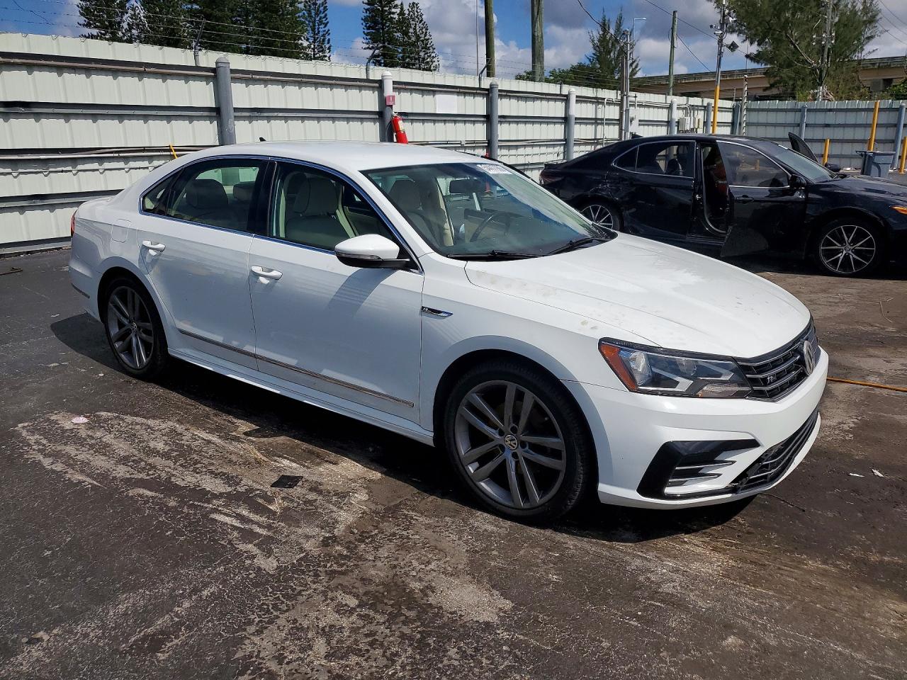 2017 VOLKSWAGEN PASSAT R-LINE — снимка 4