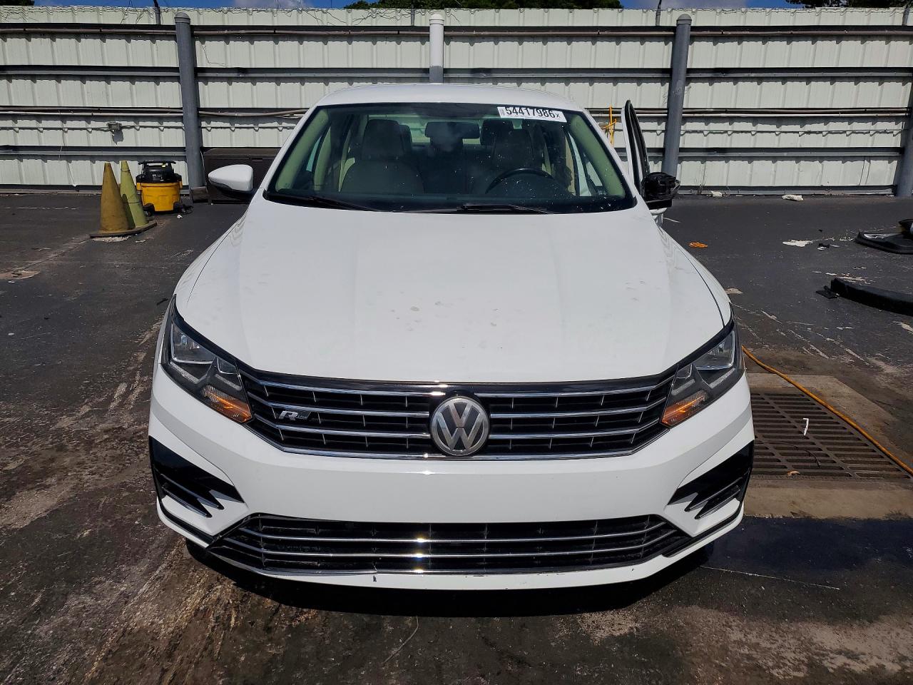 2017 VOLKSWAGEN PASSAT R-LINE — снимка 5