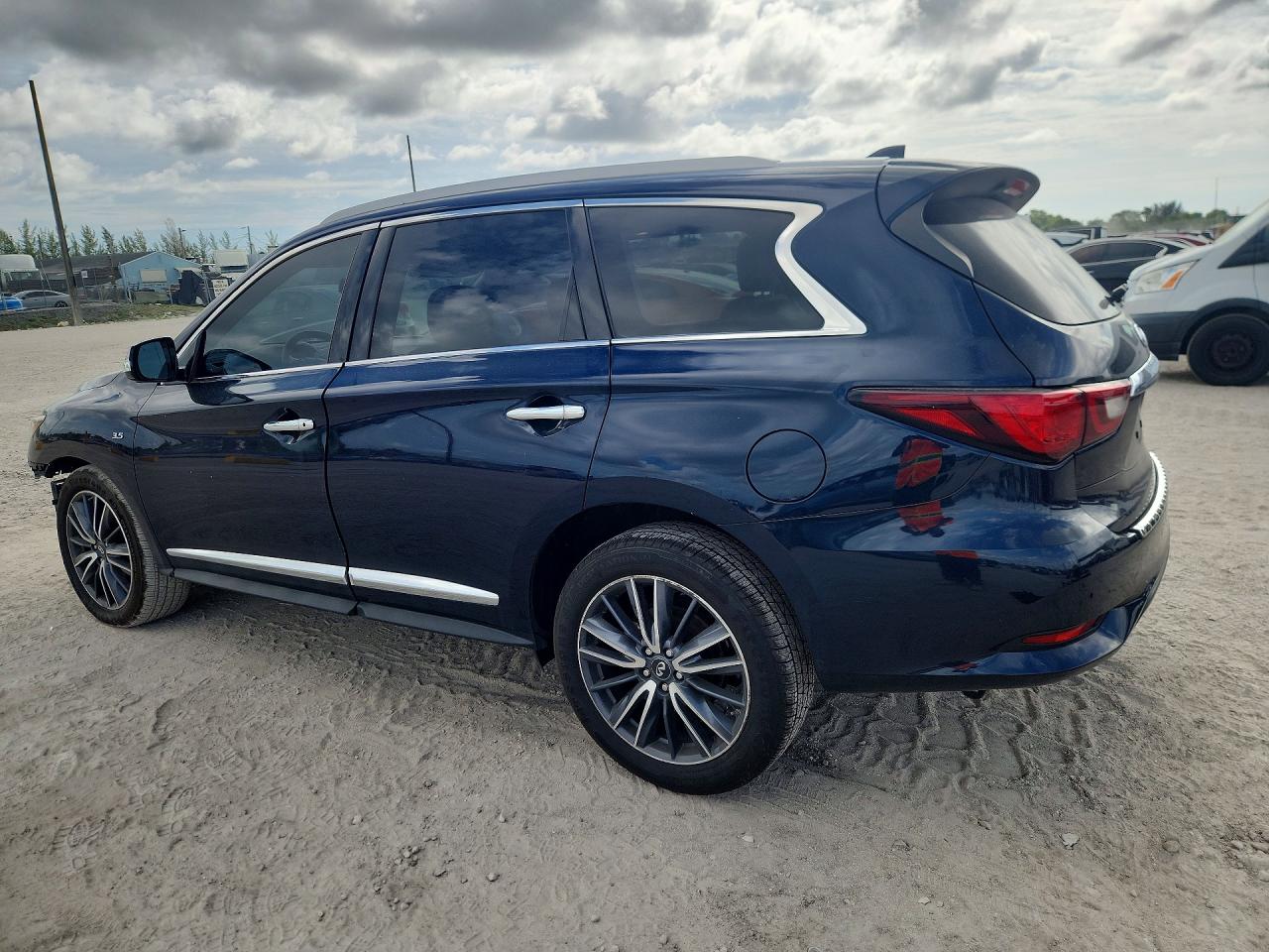 2019 INFINITI QX60 LUXE — снимка 2