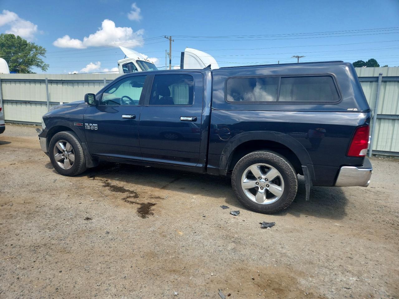 2016 RAM 1500 SLT — снимка 2