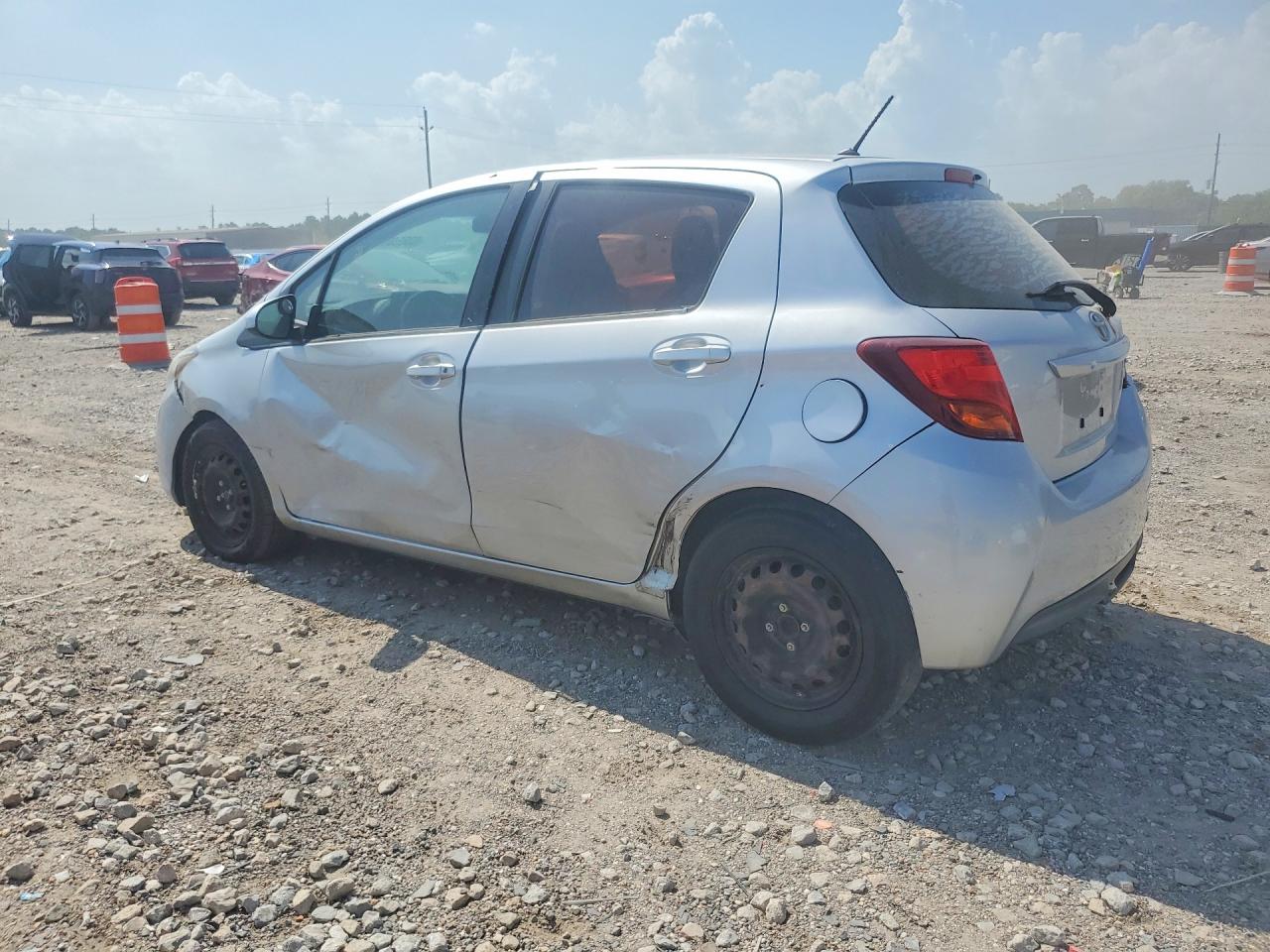 2015 TOYOTA YARIS 5-DOOR L — снимка 2