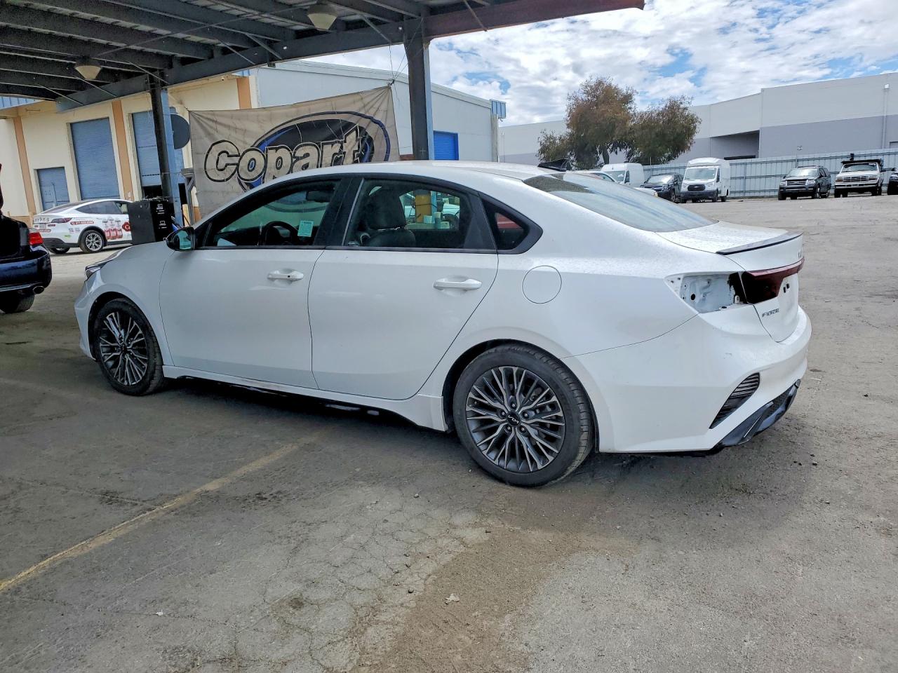 2022 KIA FORTE GT LINE — снимка 2