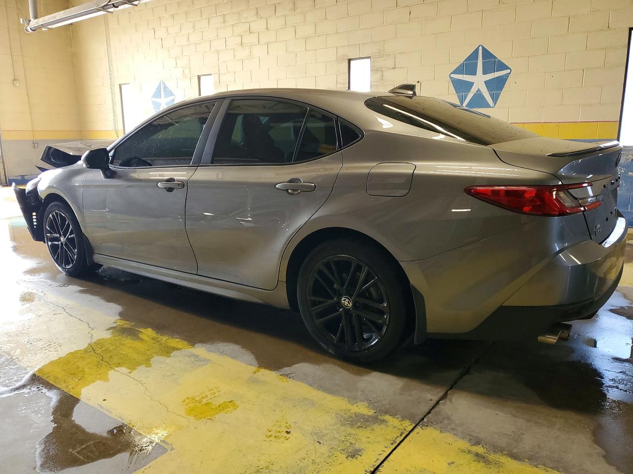 2025 TOYOTA CAMRY SE — снимка 2