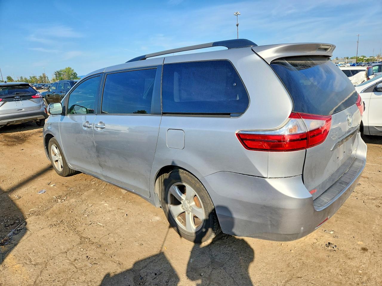 2015 TOYOTA SIENNA LE — снимка 2