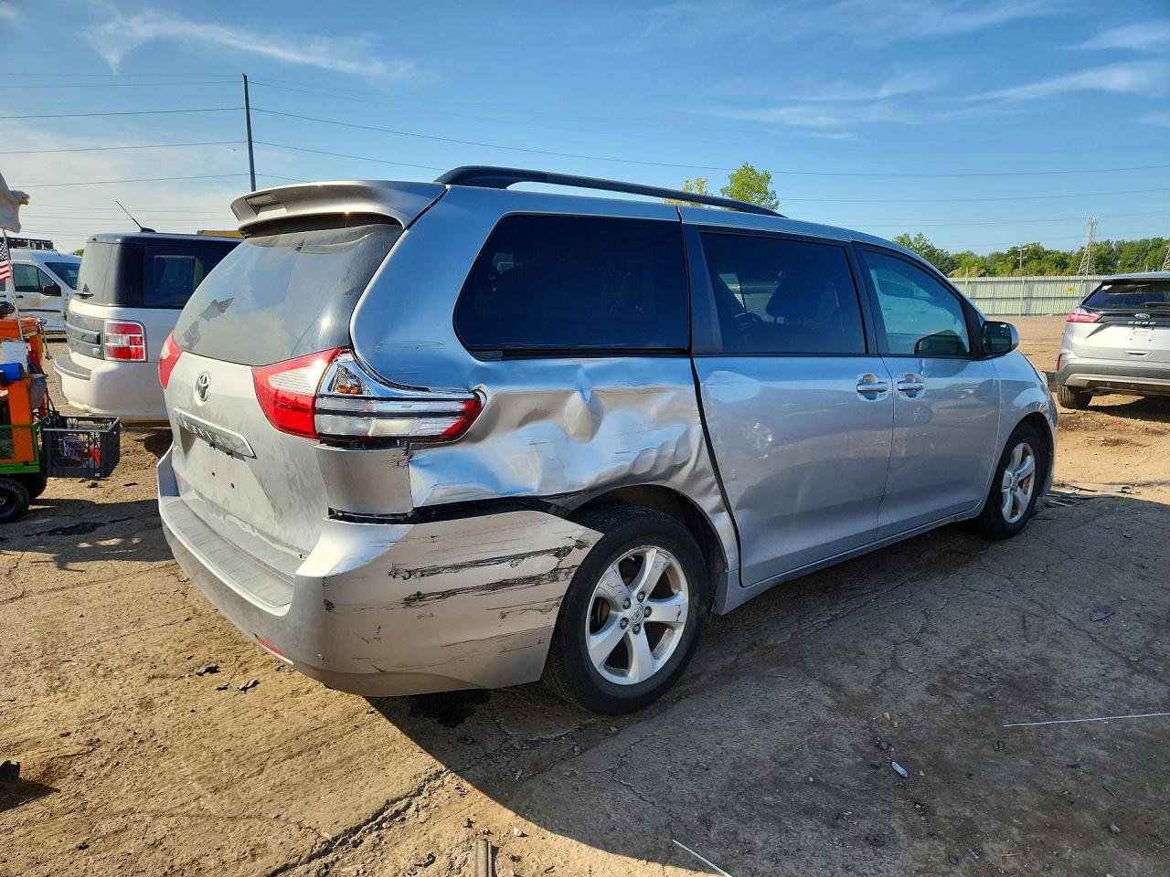 2015 TOYOTA SIENNA LE — снимка 3