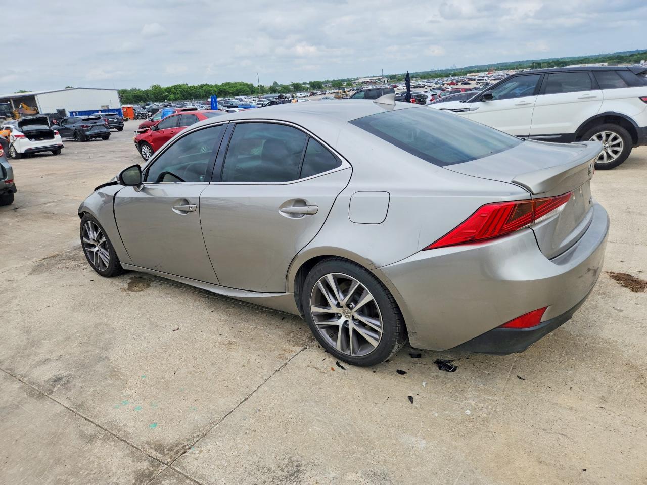 2019 LEXUS IS 300 — снимка 2