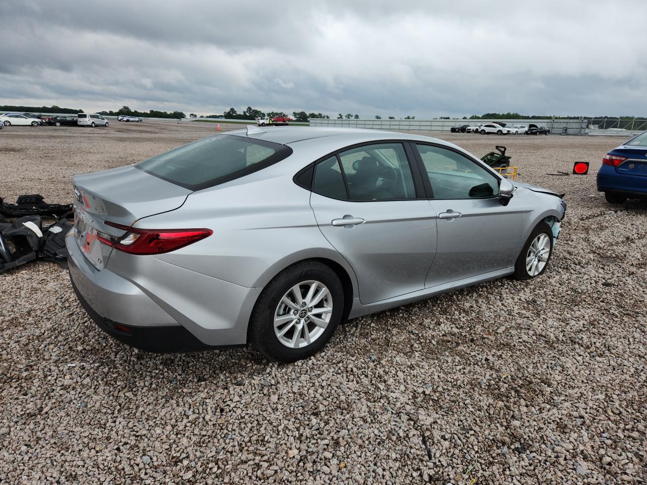 2026 TOYOTA CAMRY LE — снимка 3
