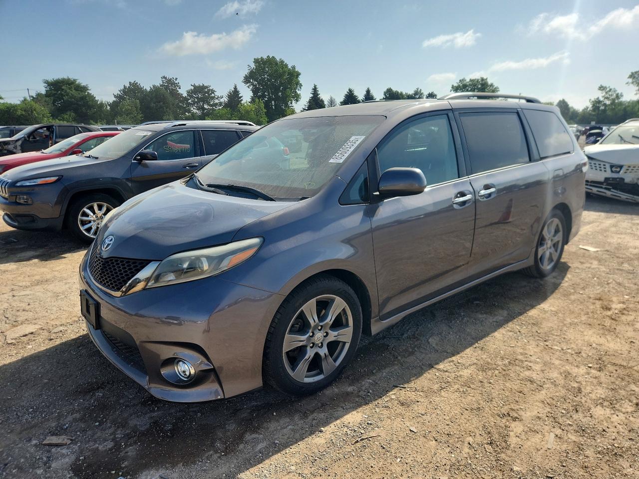 2017 TOYOTA SIENNA SE