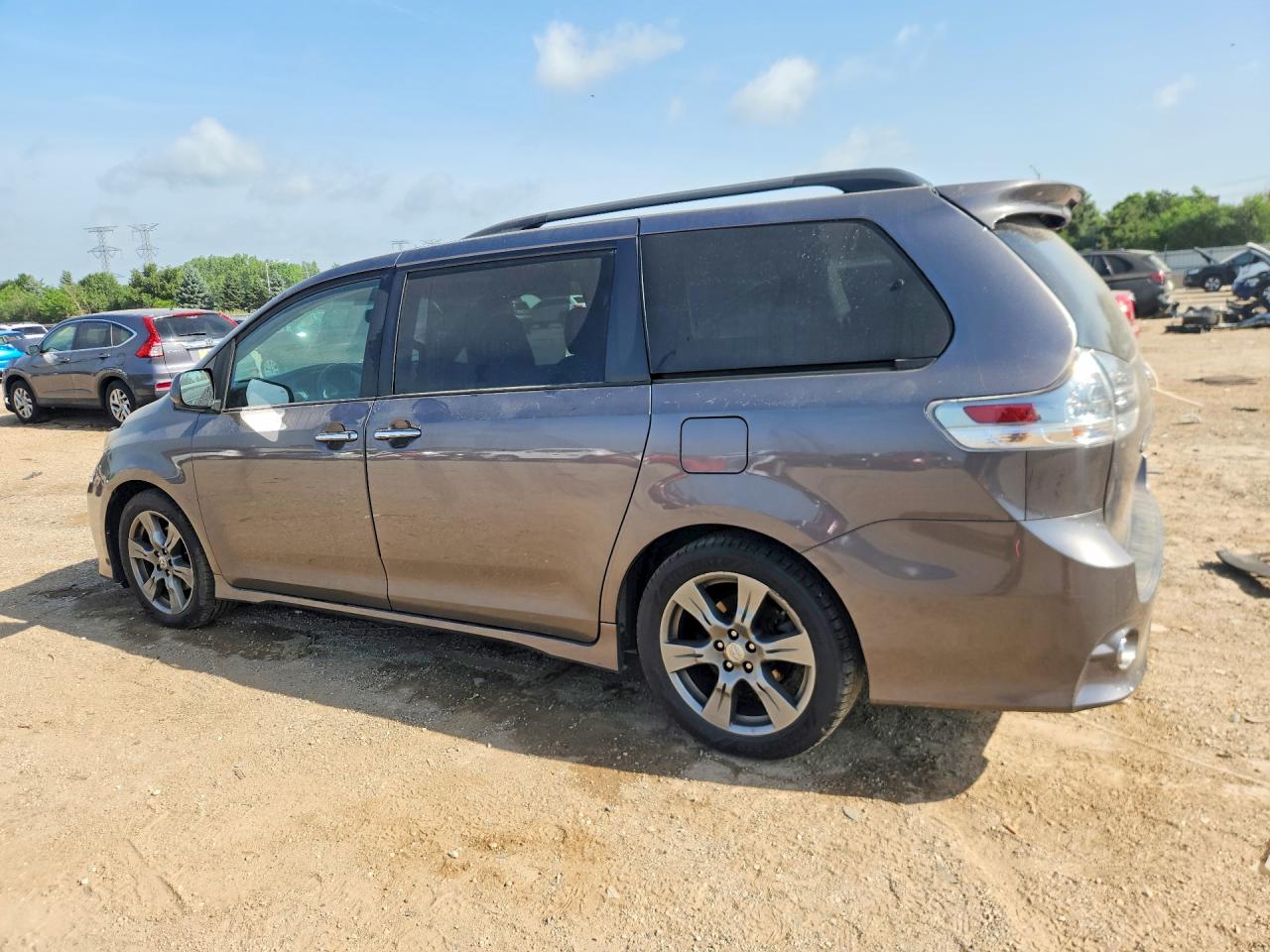 2017 TOYOTA SIENNA SE — снимка 2