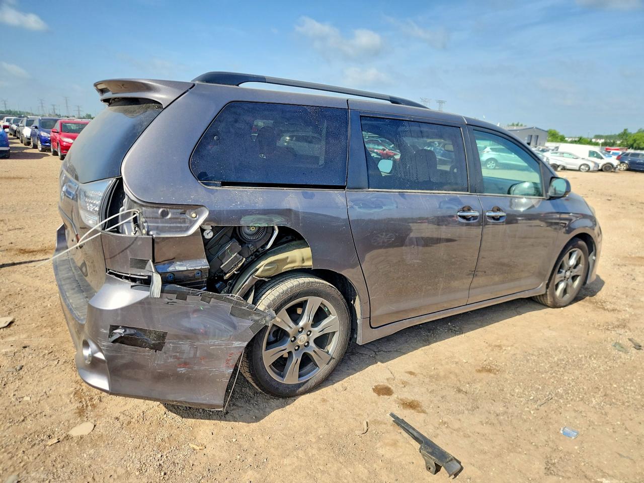2017 TOYOTA SIENNA SE — снимка 3