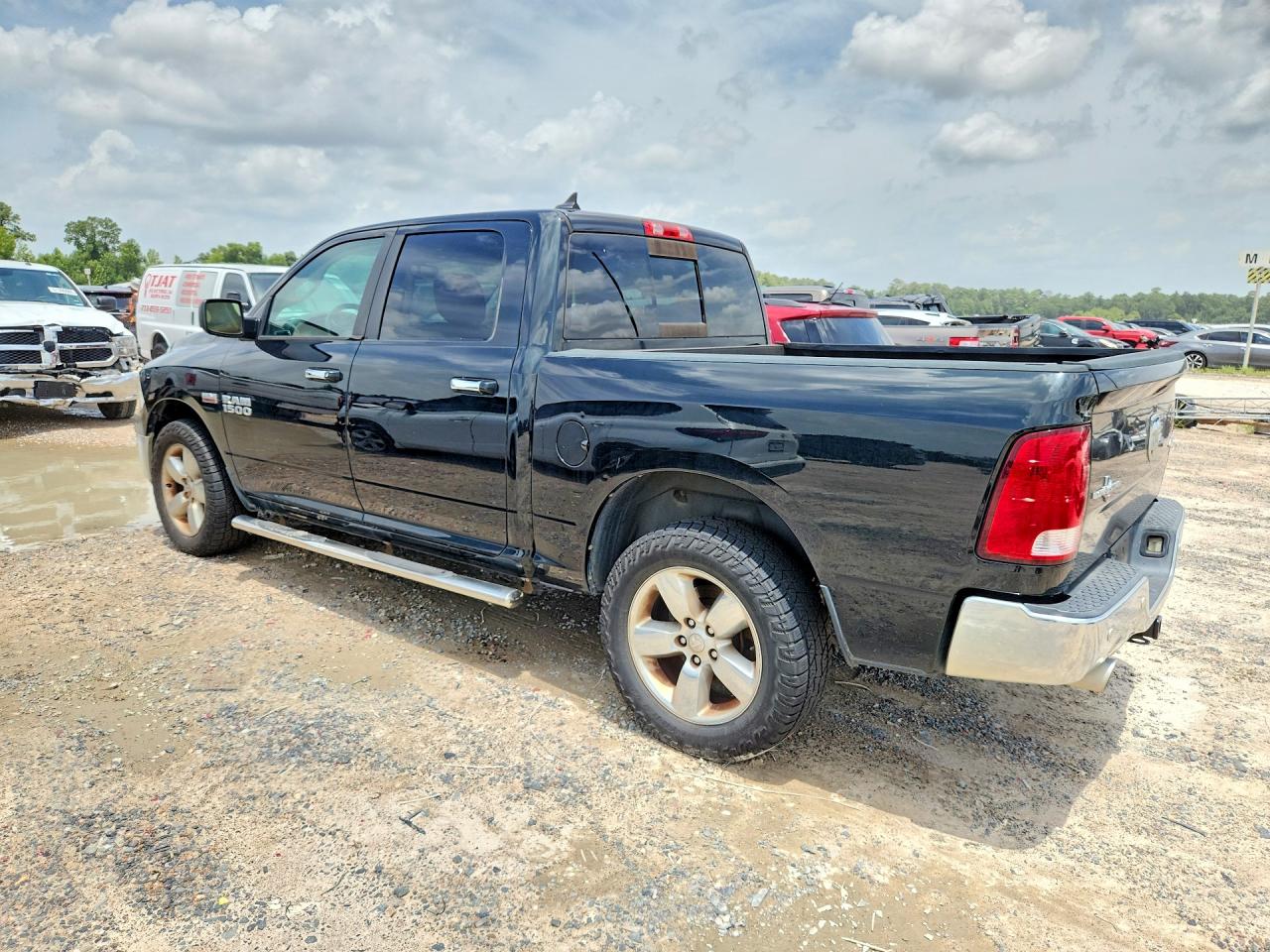 2016 RAM 1500 SLT — снимка 2