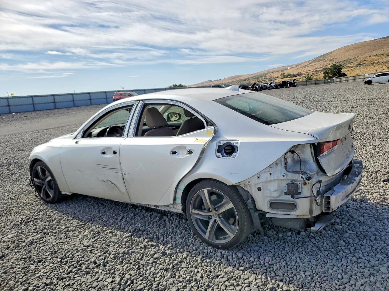 2017 LEXUS IS 300 — снимка 2