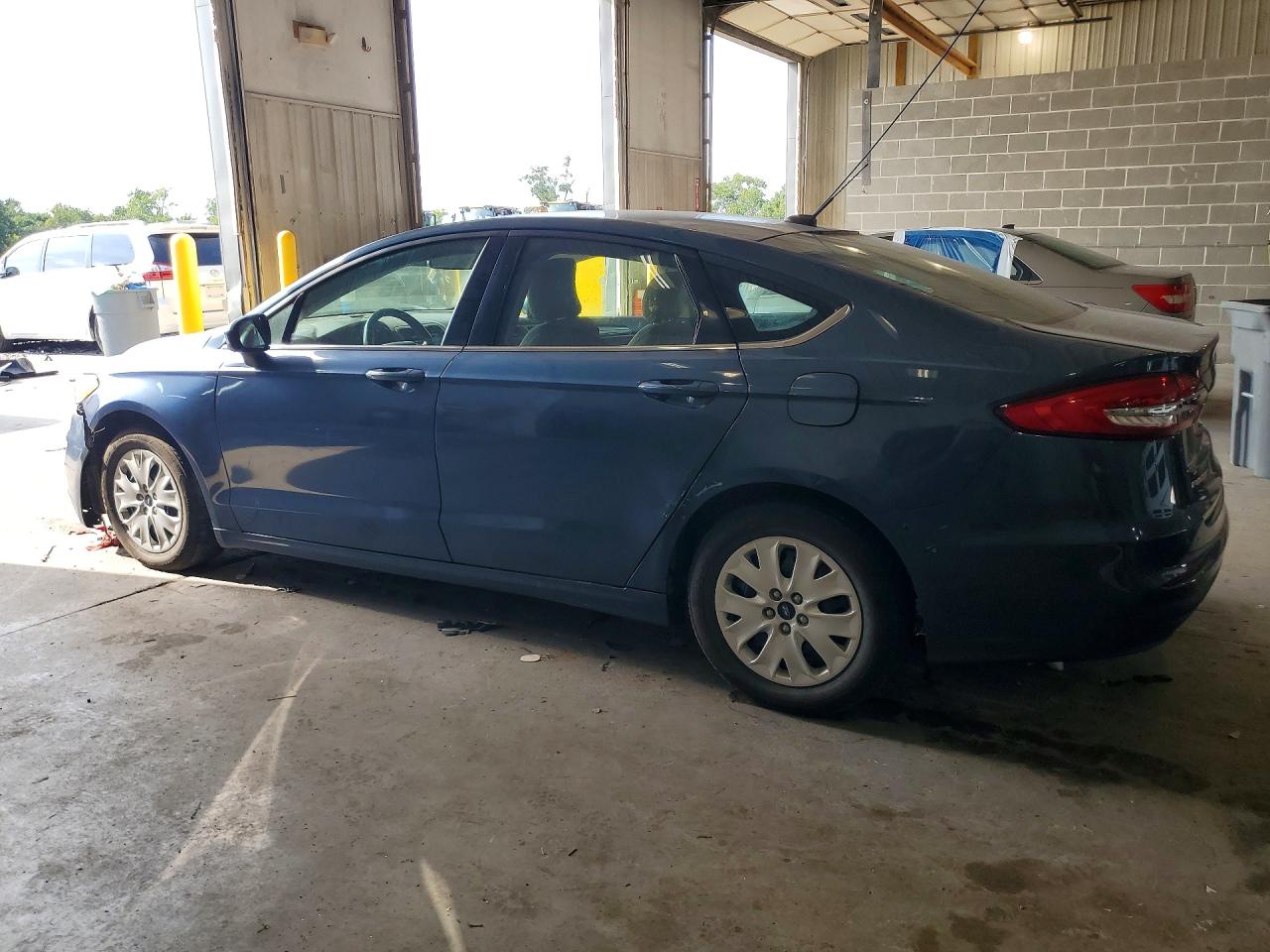 2019 FORD FUSION S — снимка 2