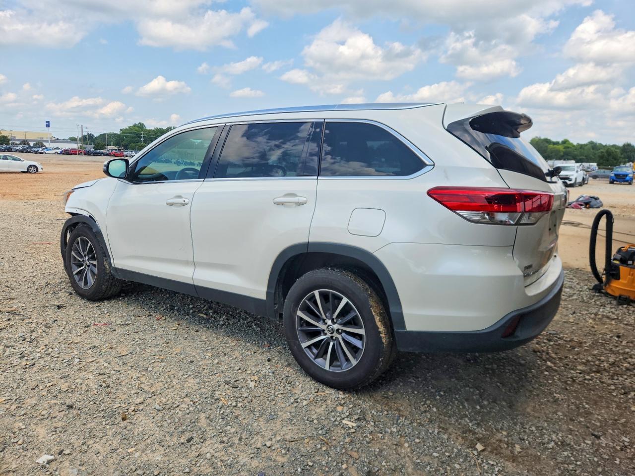 2019 TOYOTA HIGHLANDER XLE — снимка 2