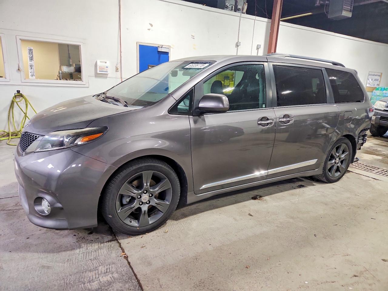 2015 TOYOTA SIENNA SPORT