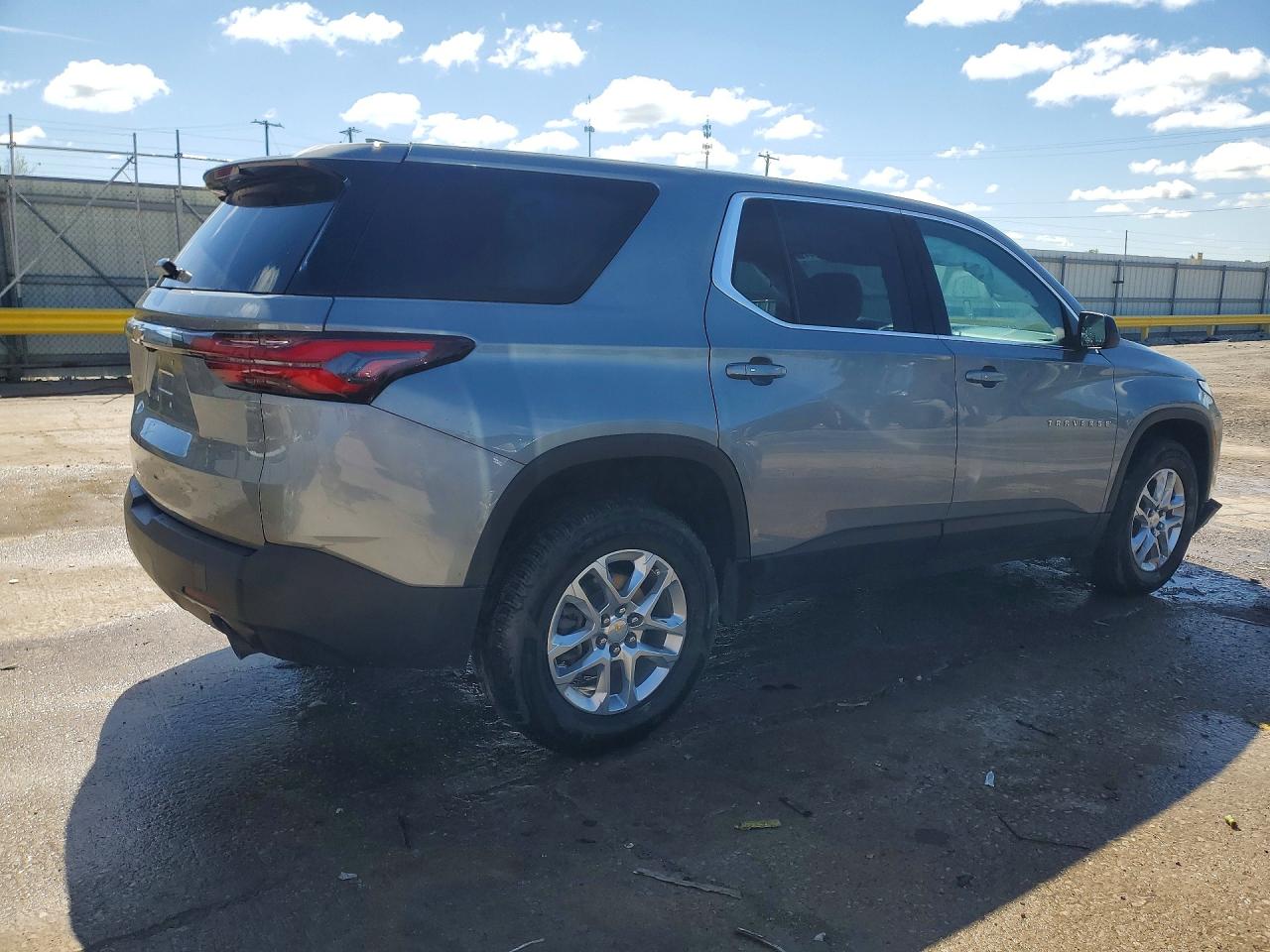 2023 CHEVROLET TRAVERSE LS — снимка 3