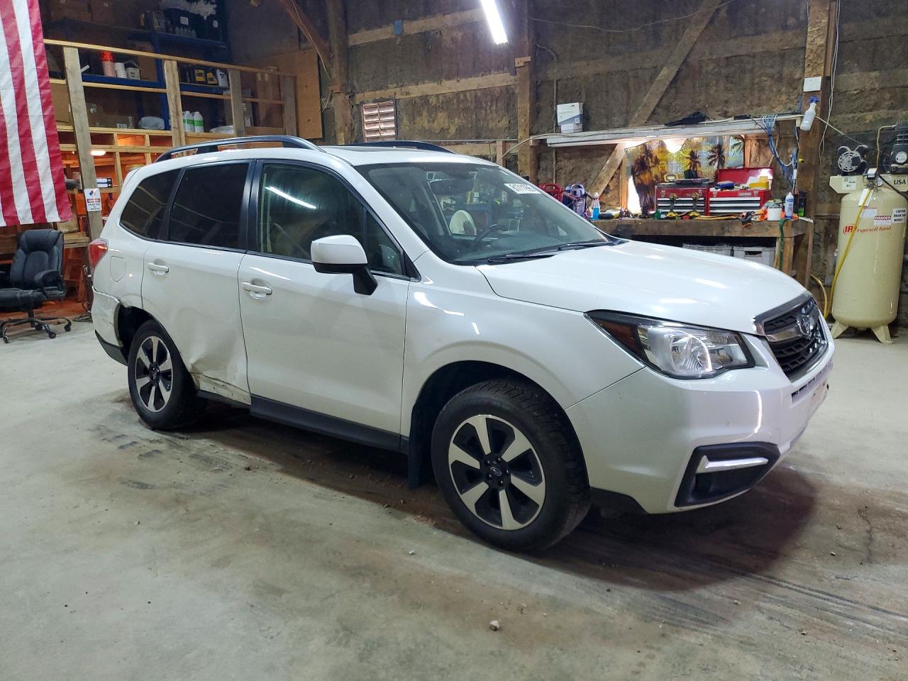 2017 SUBARU FORESTER PREMIUM ES — снимка 4