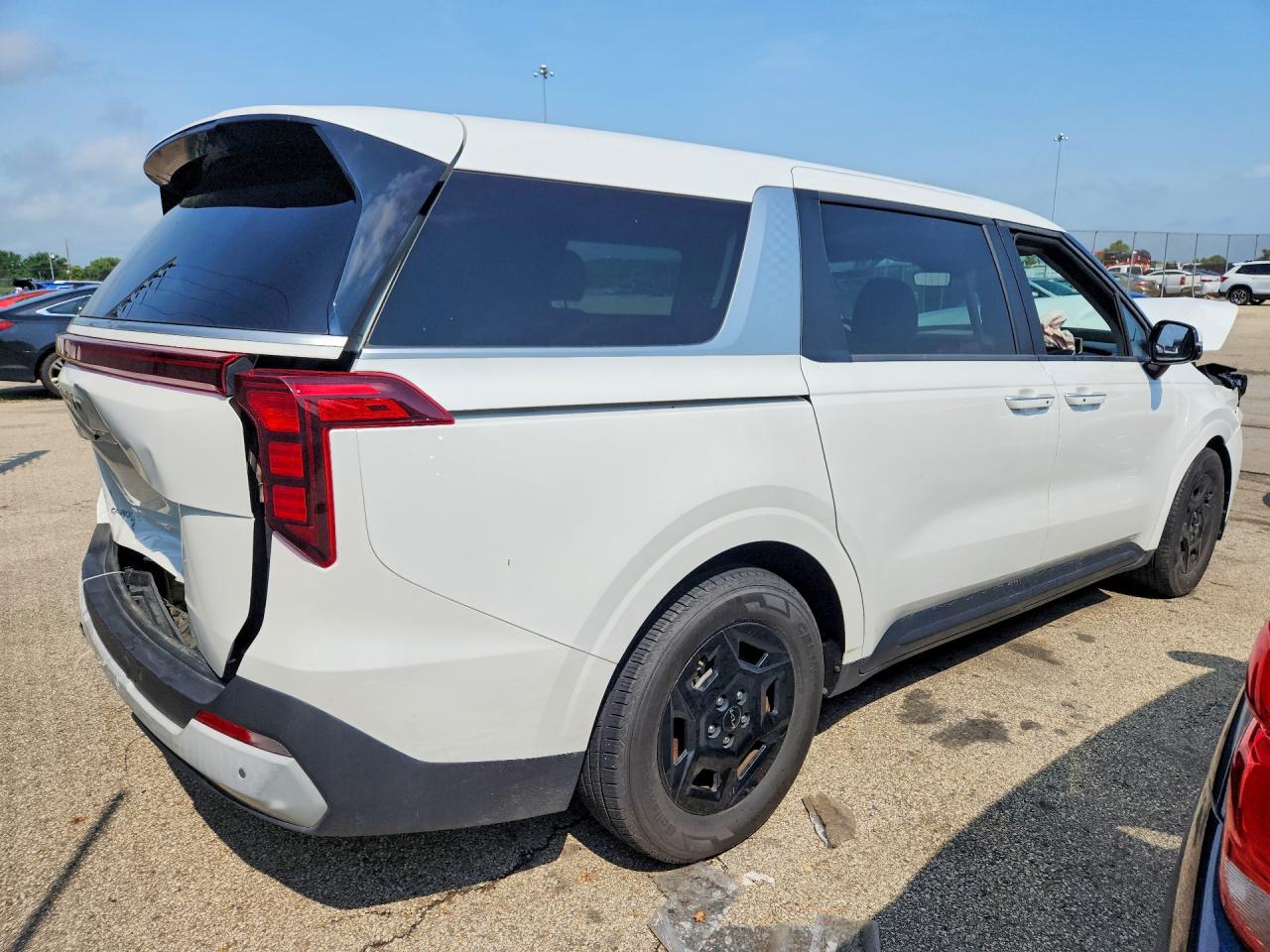 2025 KIA CARNIVAL LXS — снимка 3