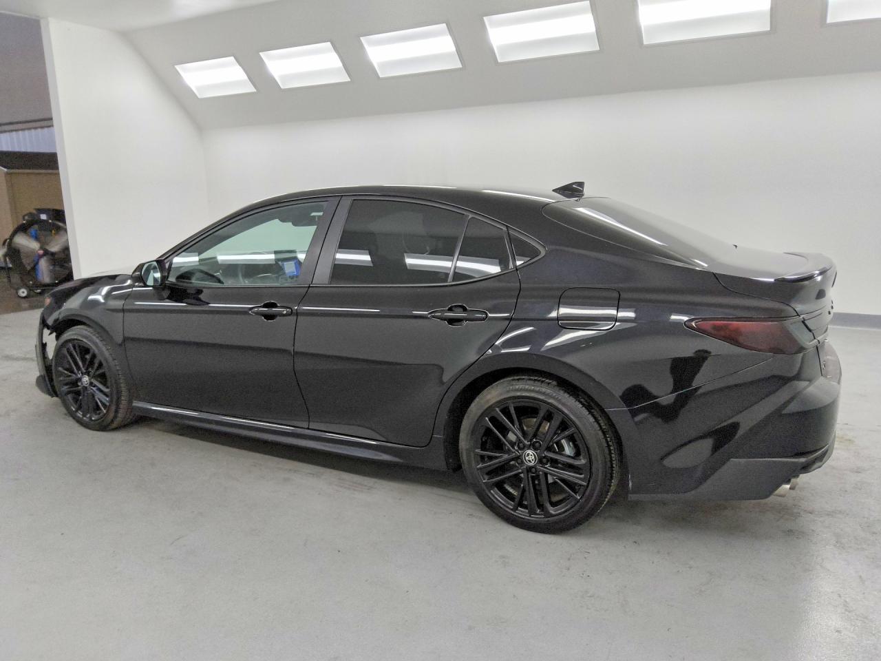 2025 TOYOTA CAMRY SE — снимка 2