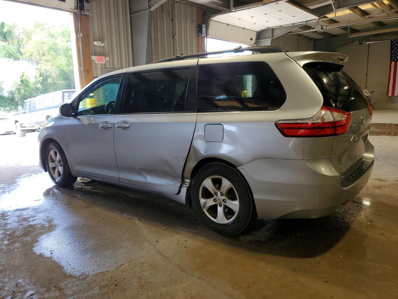 2015 TOYOTA SIENNA LE — снимка 2
