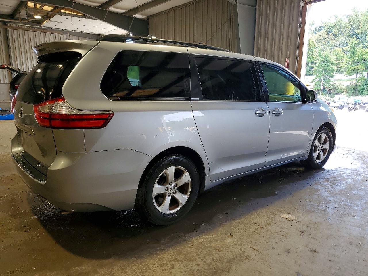 2015 TOYOTA SIENNA LE — снимка 3