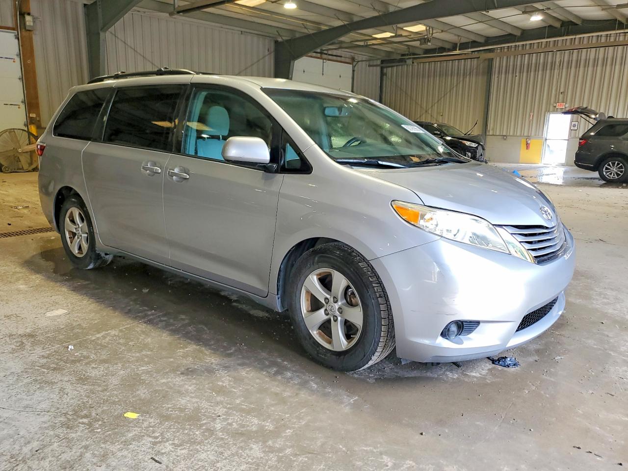 2015 TOYOTA SIENNA LE — снимка 4