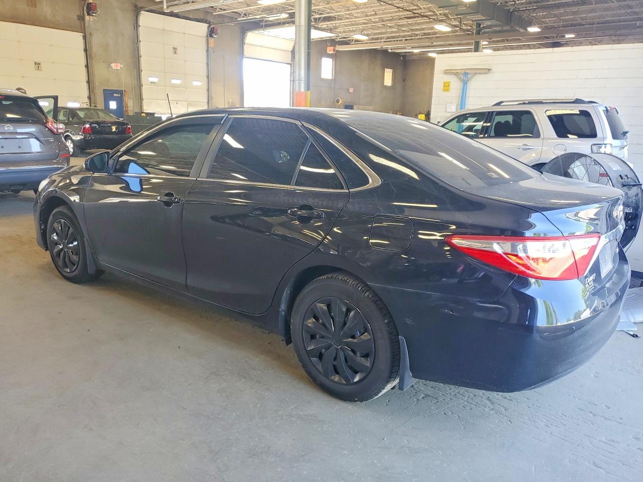 2015 TOYOTA CAMRY LE — снимка 2