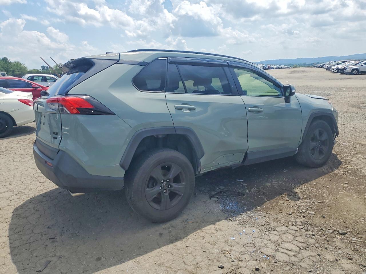 2019 TOYOTA RAV4 XLE — снимка 3