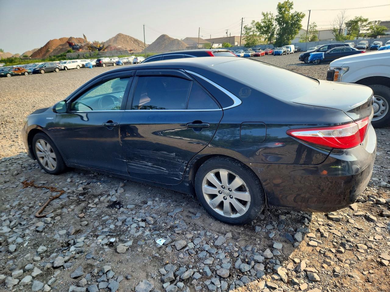2015 TOYOTA CAMRY HYBRID LE — снимка 2