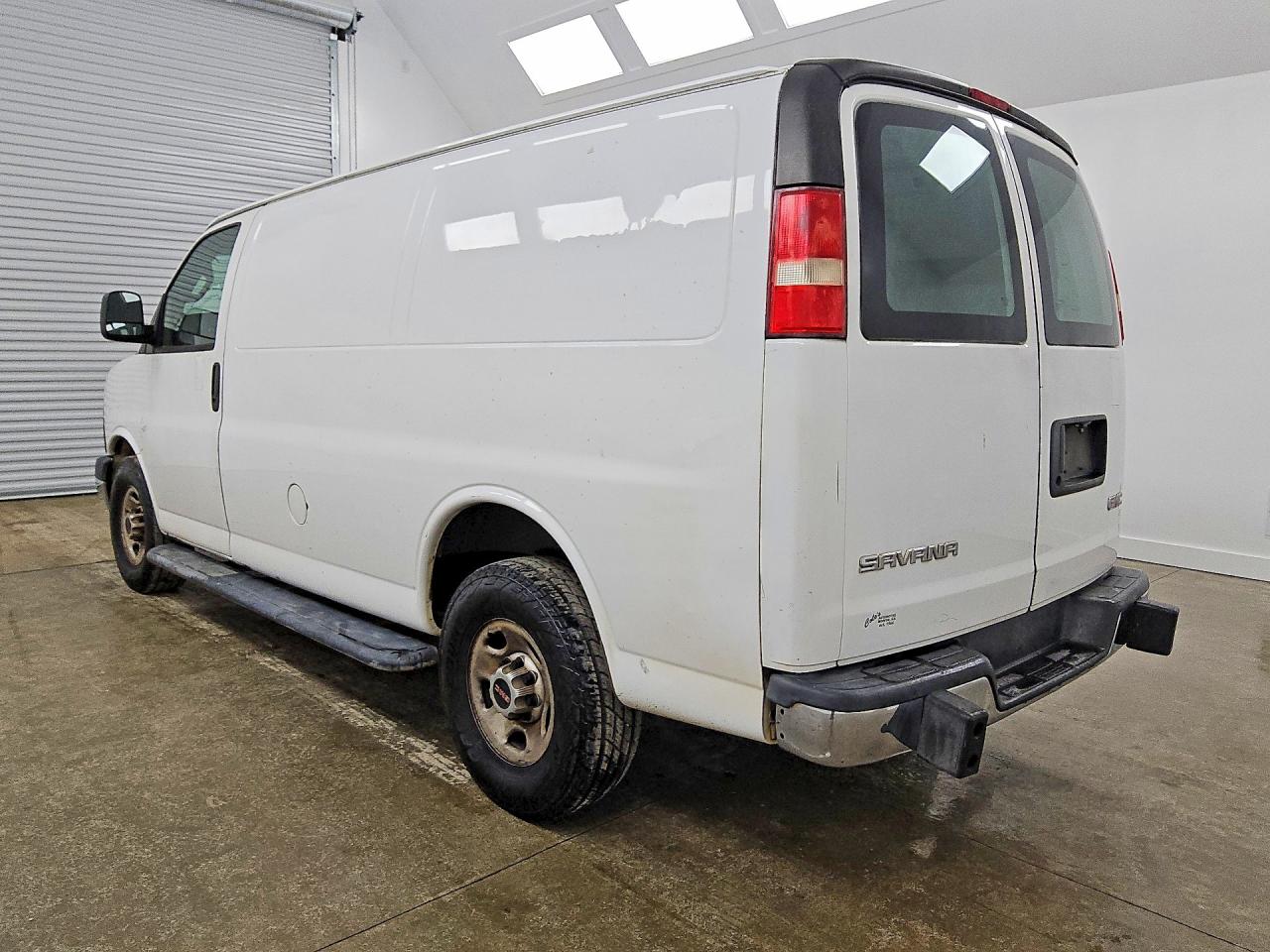 2017 GMC SAVANA G2500 — снимка 2