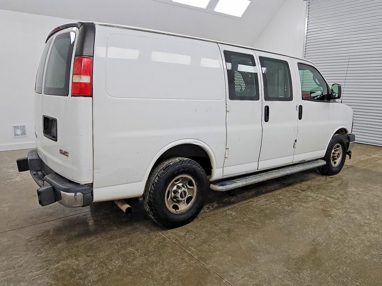 2017 GMC SAVANA G2500 — снимка 3
