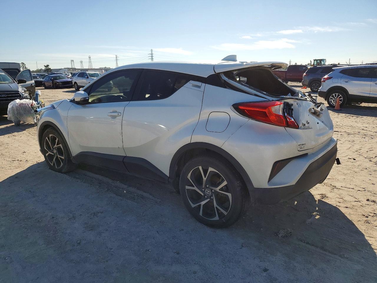2021 TOYOTA C-HR XLE — снимка 2