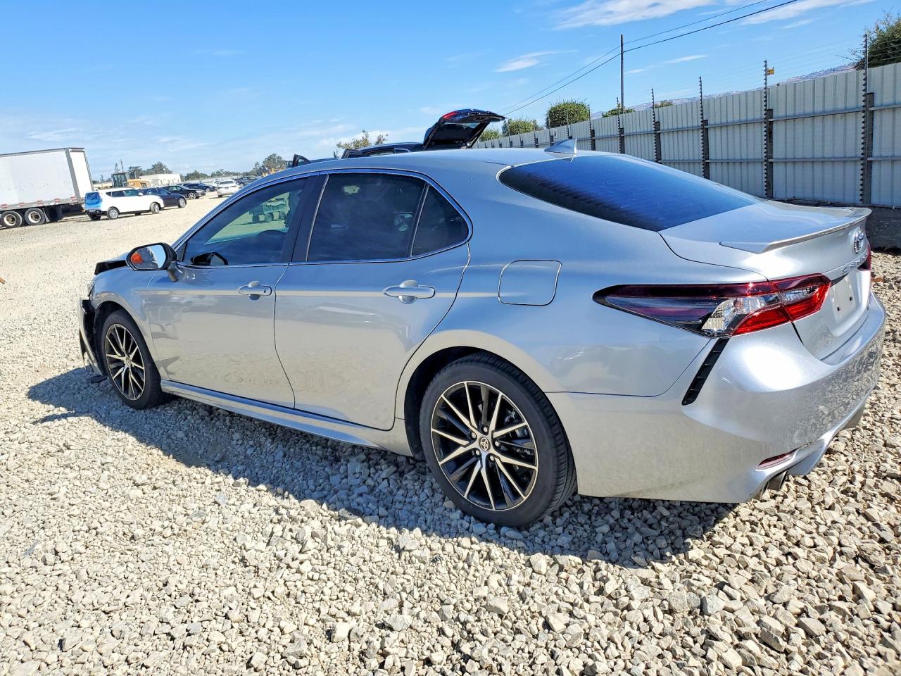 2024 TOYOTA CAMRY HYBRID SE — снимка 2