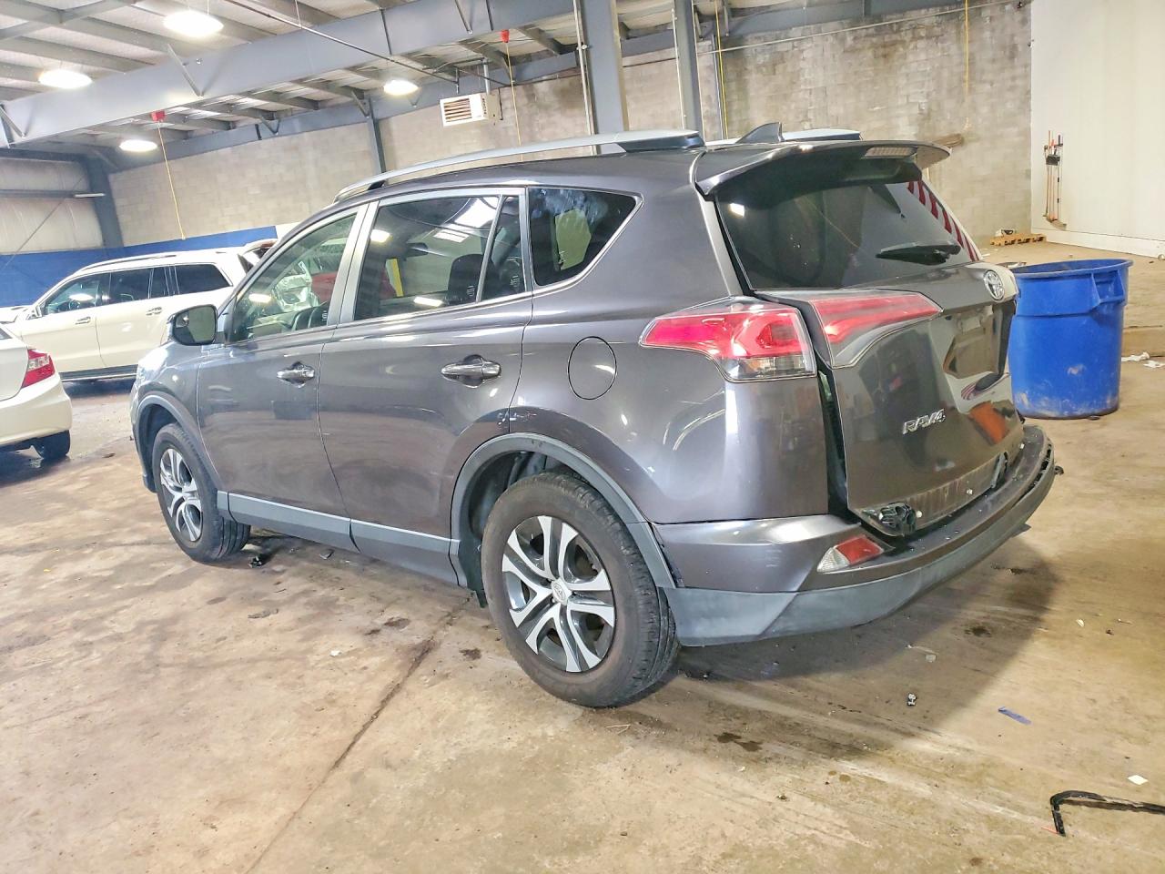 2018 TOYOTA RAV4 LE — снимка 2