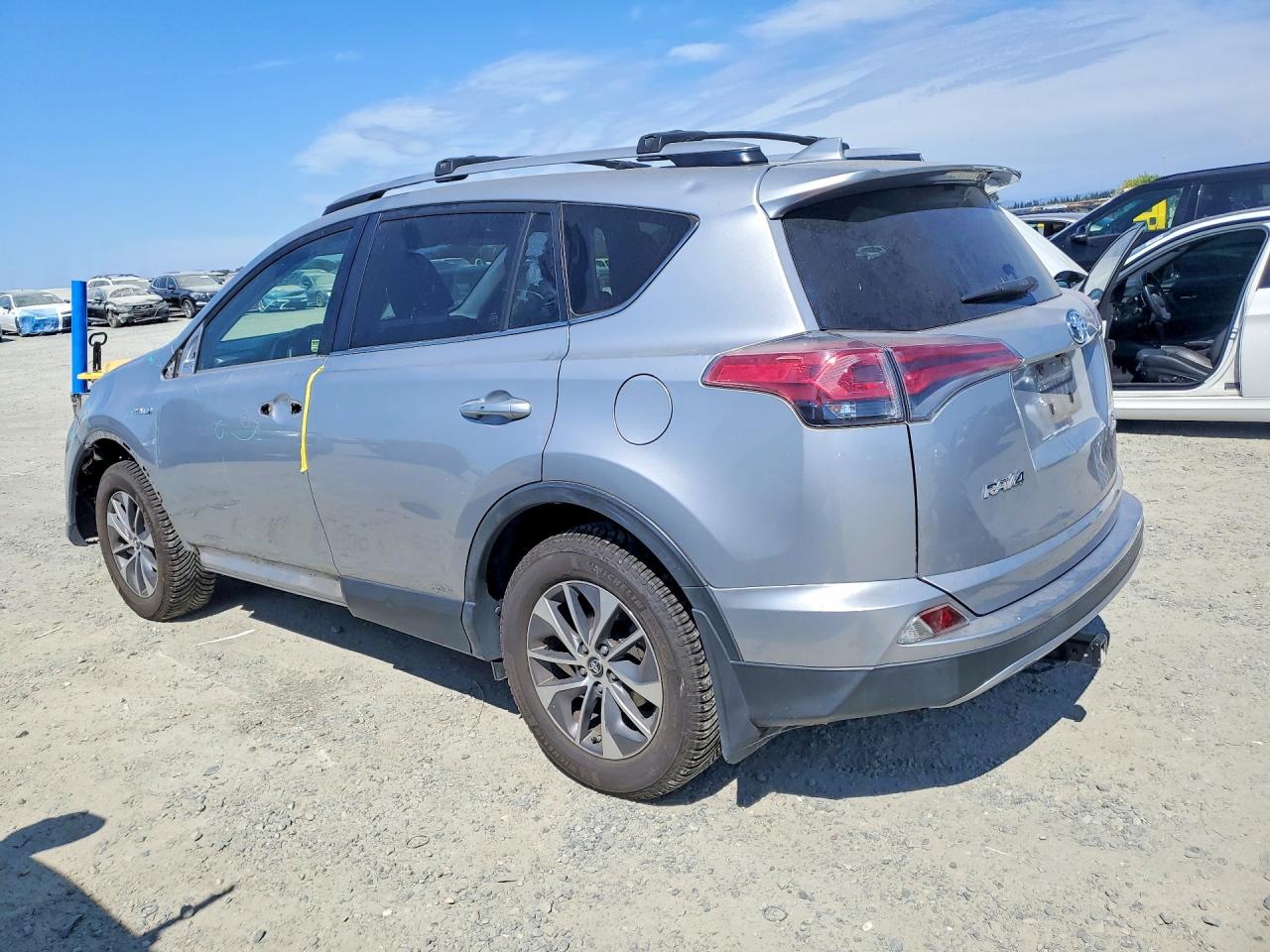 2017 TOYOTA RAV4 HYBRID XLE — снимка 2