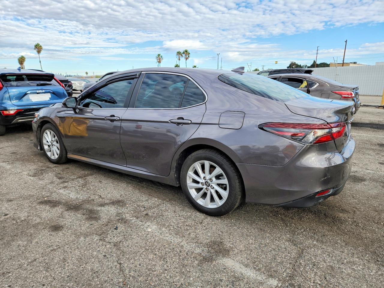2022 TOYOTA CAMRY LE — снимка 2