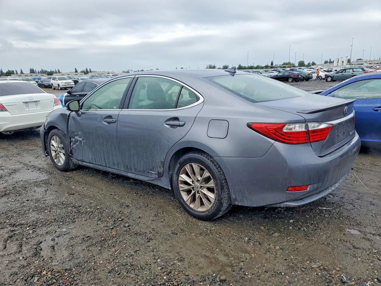2013 LEXUS ES 300H — снимка 2