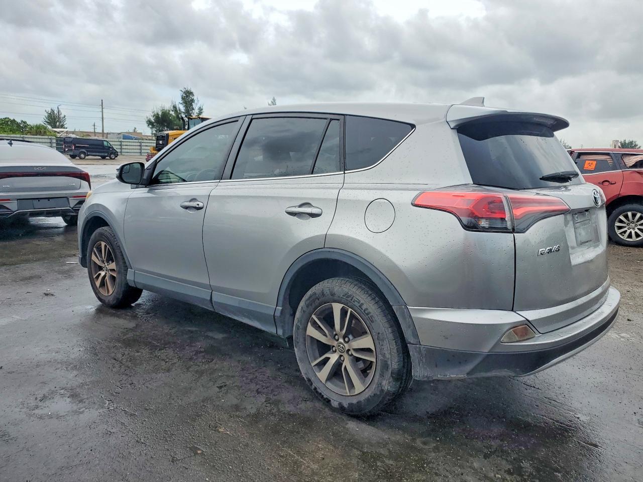 2018 TOYOTA RAV4 XLE — снимка 2