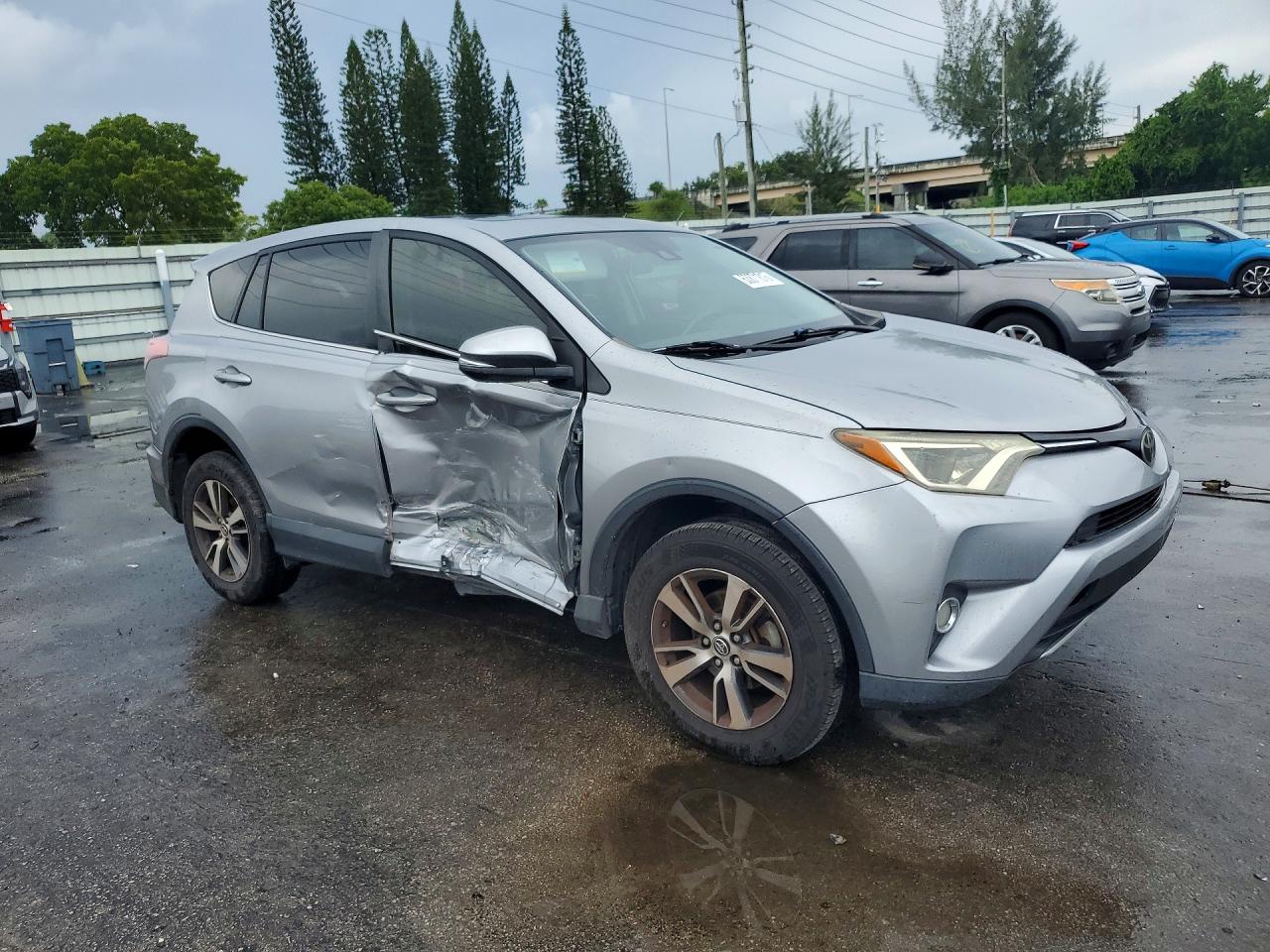 2018 TOYOTA RAV4 XLE — снимка 4