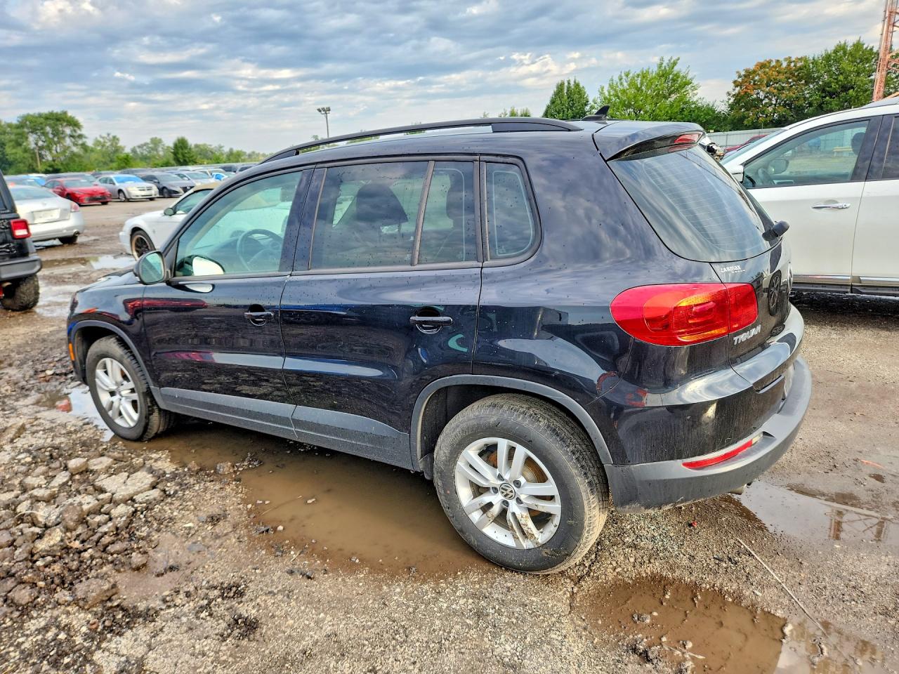 2017 VOLKSWAGEN TIGUAN S — снимка 2