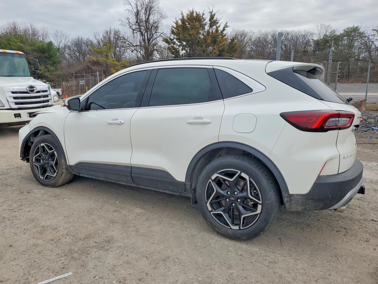 2026 FORD ESCAPE PLATINUM — снимка 2