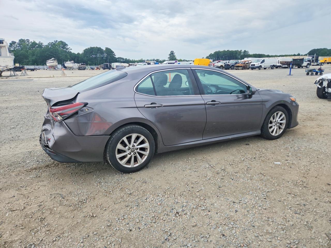 2021 TOYOTA CAMRY LE — снимка 3